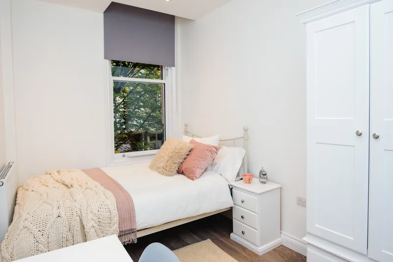 Flat A, 25 Lister Gate - Luxury 5 Bed City Centre Apartment - Thumbnail 2